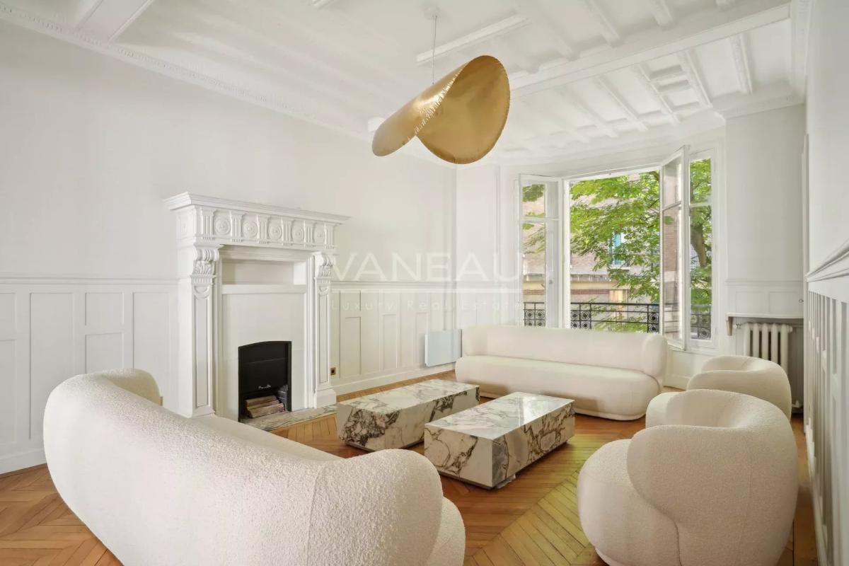 Paris XVIe-Trocadéro-Superbe appartement de 7 pièces prêt à vivre.