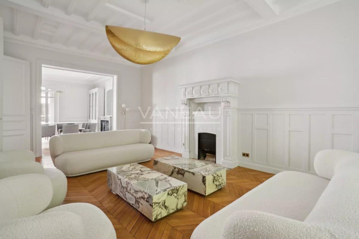 Paris XVIe-Trocadéro-Superbe appartement de 7 pièces prêt à vivre.