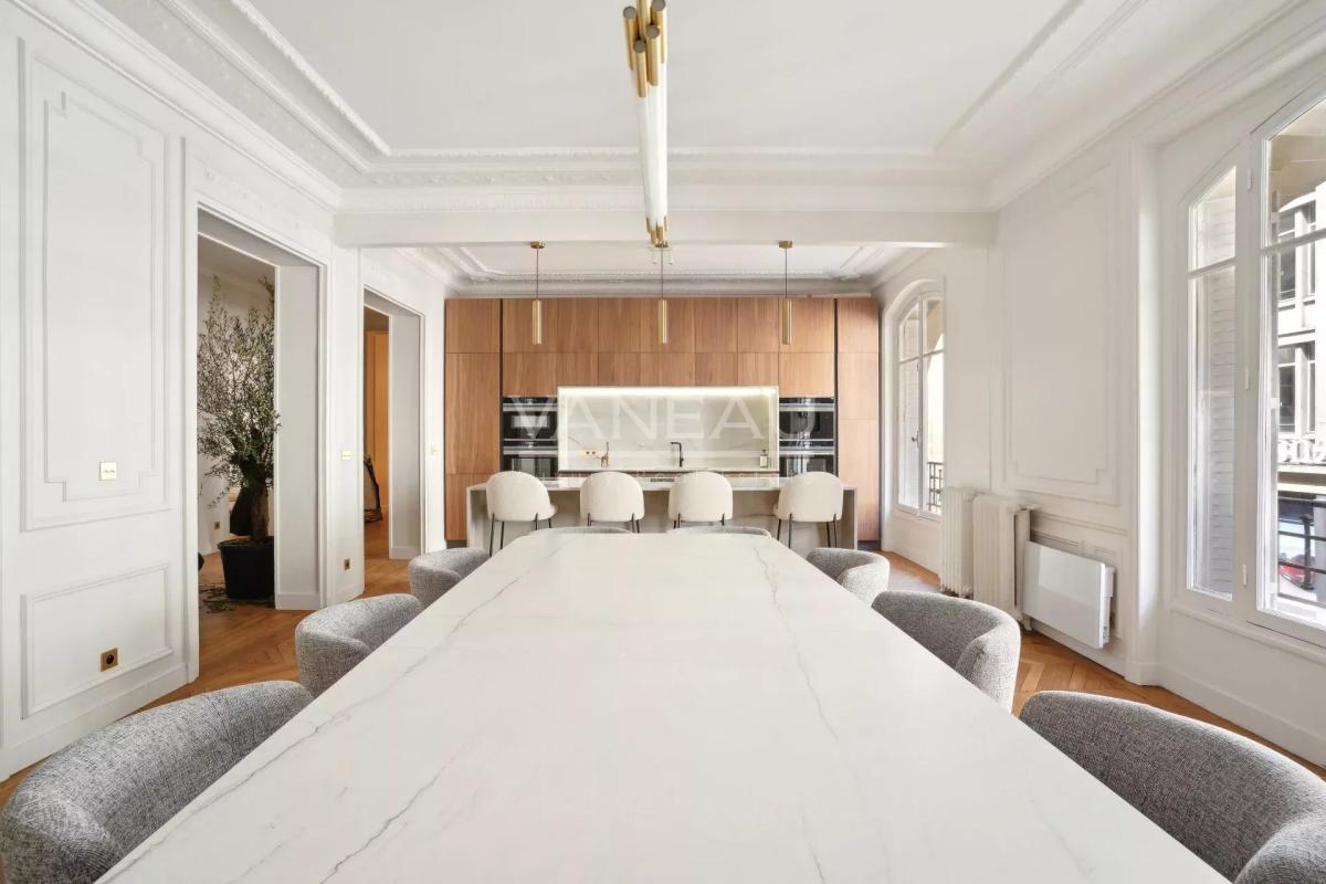 Paris XVIe-Trocadéro-Superbe appartement de 7 pièces prêt à vivre.