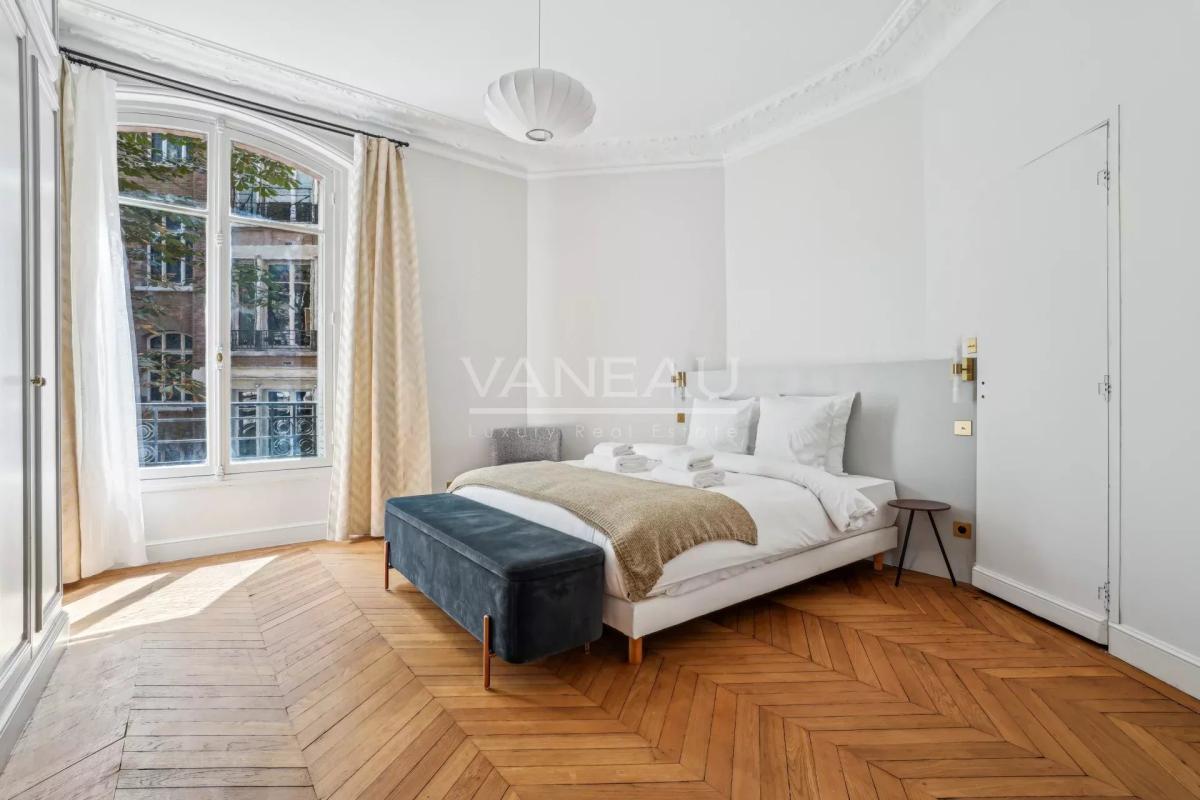 Paris XVIe-Trocadéro-Superbe appartement de 7 pièces prêt à vivre.