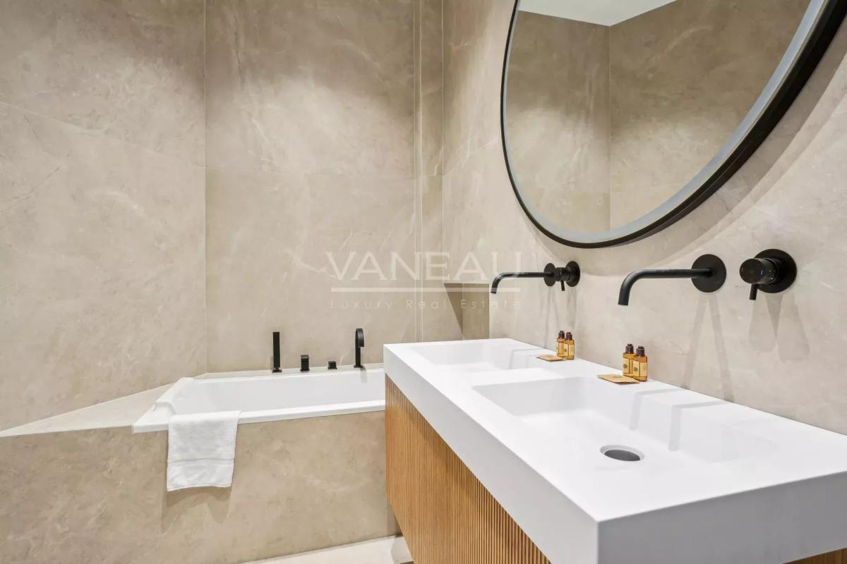 Paris XVIe-Trocadéro-Superbe appartement de 7 pièces prêt à vivre.