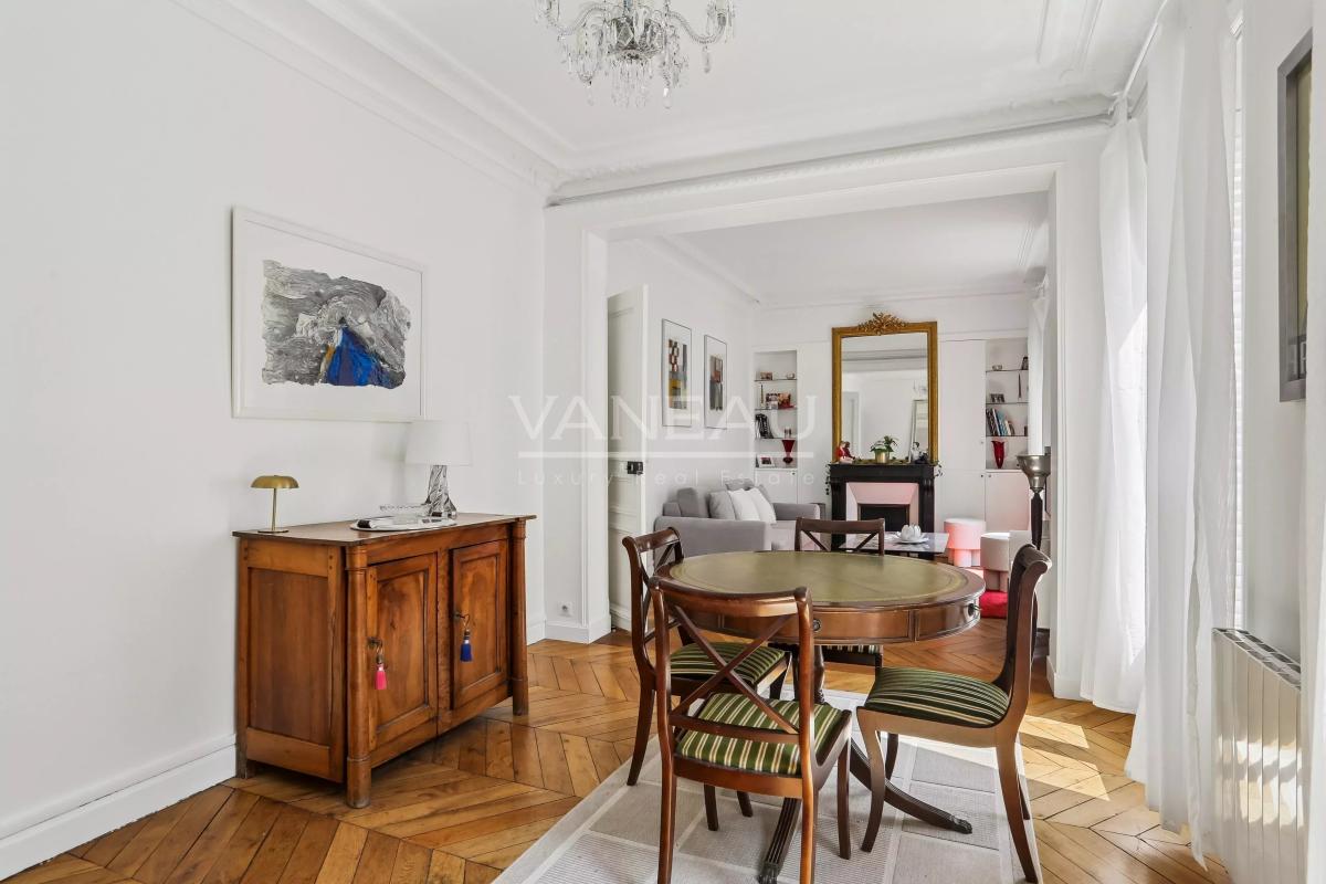 Paris VI - Saint-Sulpice / Saint Germain-des-Prés - Appartement deux pièces - Balcon - Cave