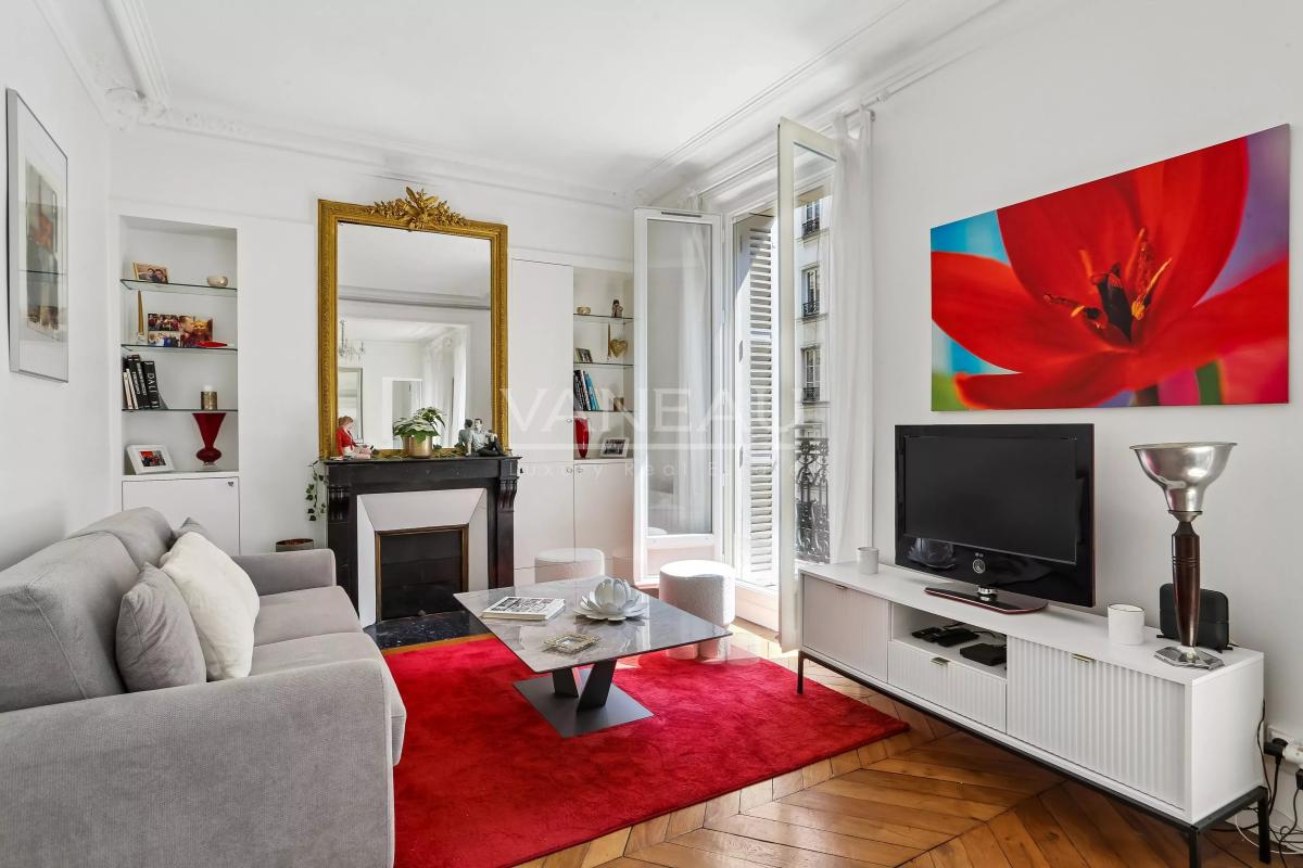Paris VI - Saint-Sulpice / Saint Germain-des-Prés - Appartement deux pièces - Balcon - Cave