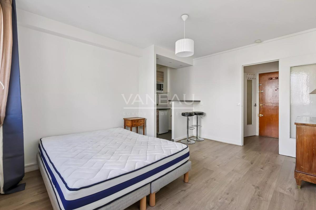 Paris XVe - Convention - Studio - vue dégagée