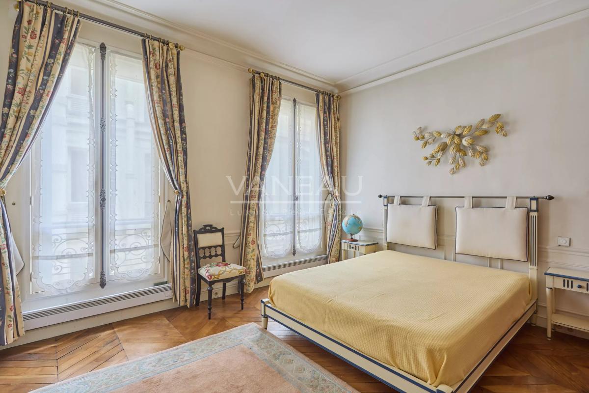 Paris IVᵉ - Appartement 4 pièces avec vue sur la Seine