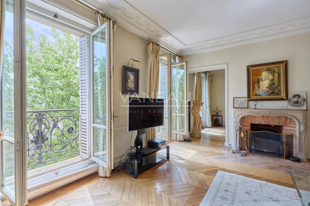 Paris IVe - Ile de la Cité -  Appartement 4 pièces avec vue sur la Seine