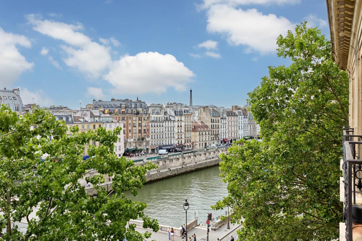 Paris IVᵉ - Appartement 4 pièces avec vue sur la Seine