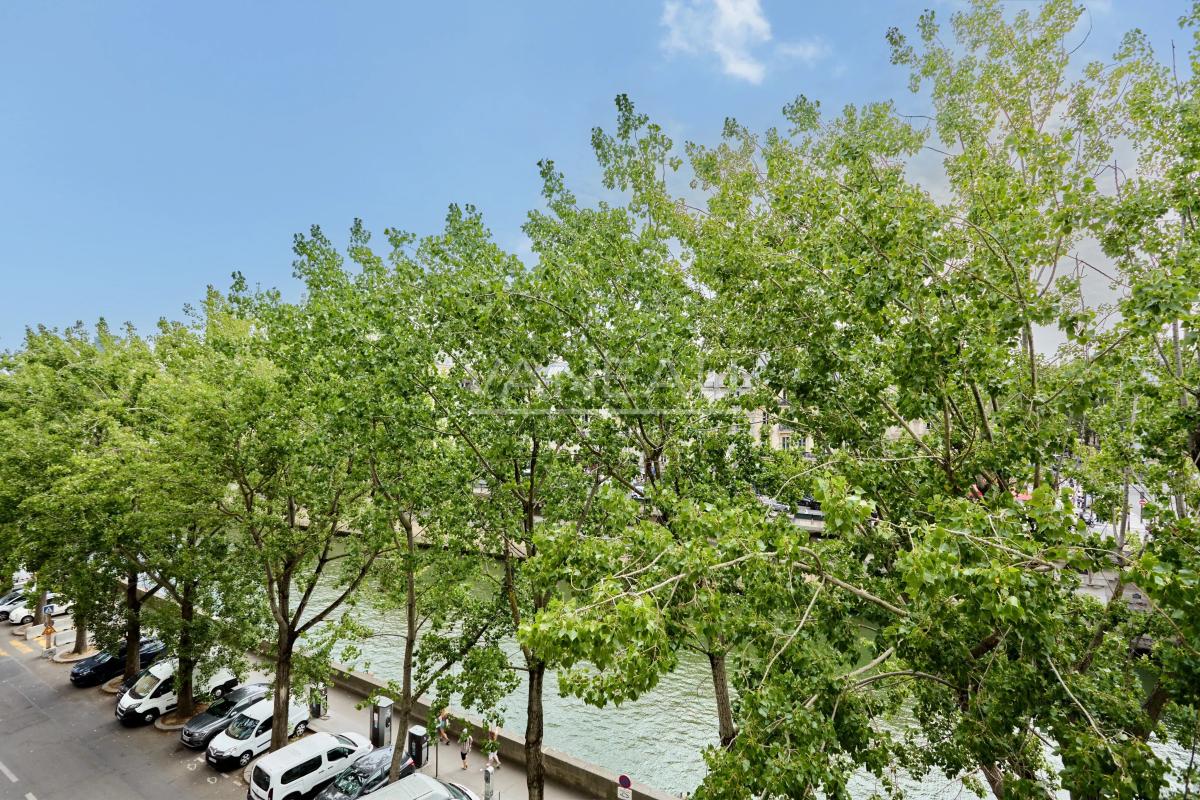 Paris IVe - Ile de la Cité -  Appartement 4 pièces avec vue sur la Seine
