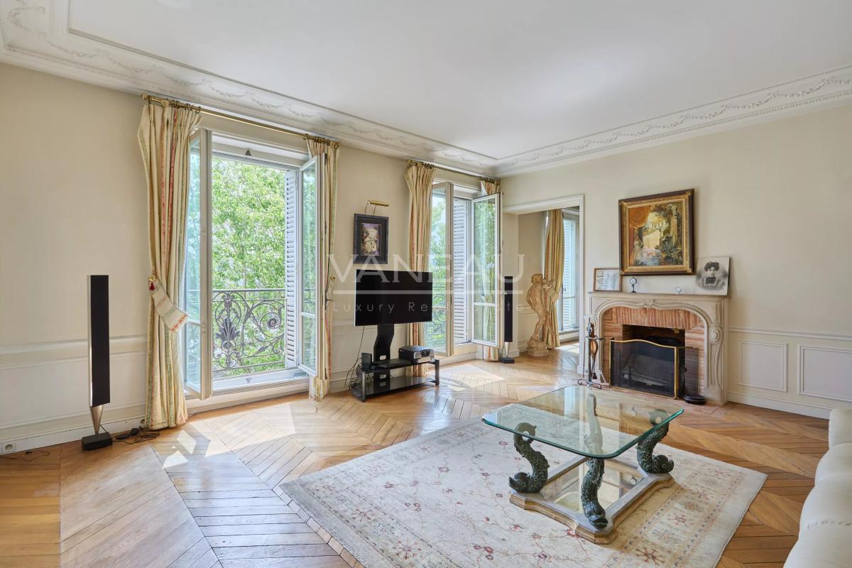 Paris IVᵉ - Appartement 4 pièces avec vue sur la Seine