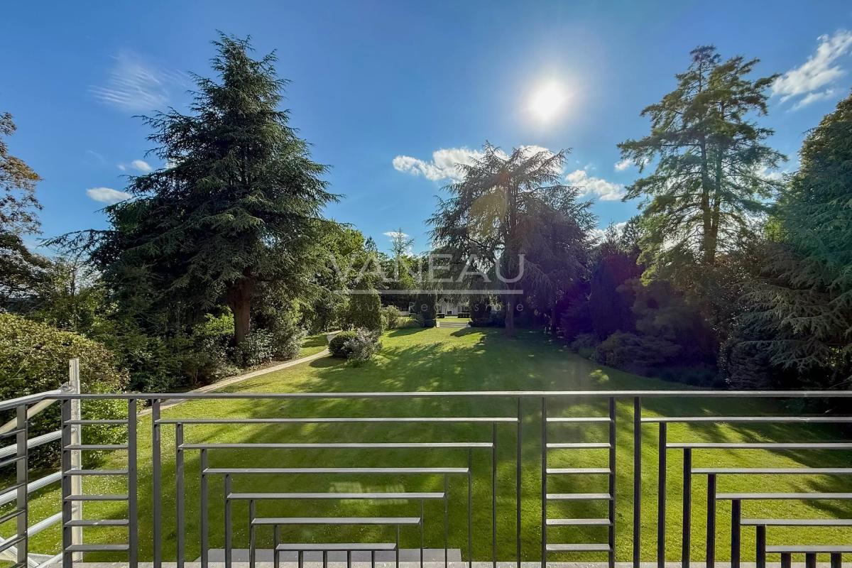 MAGNIFIQUE DEMEURE MODERNISTE DE 615M²
