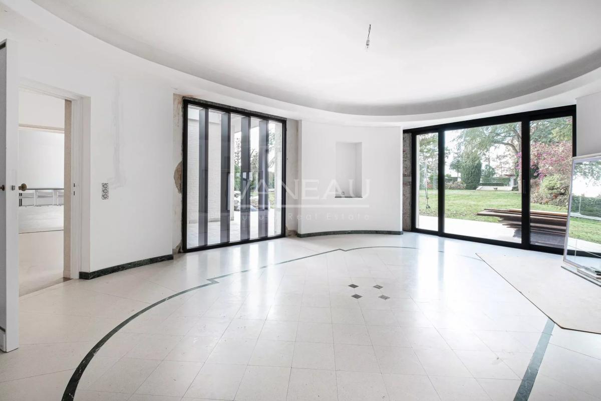 MAGNIFIQUE DEMEURE MODERNISTE DE 615M²