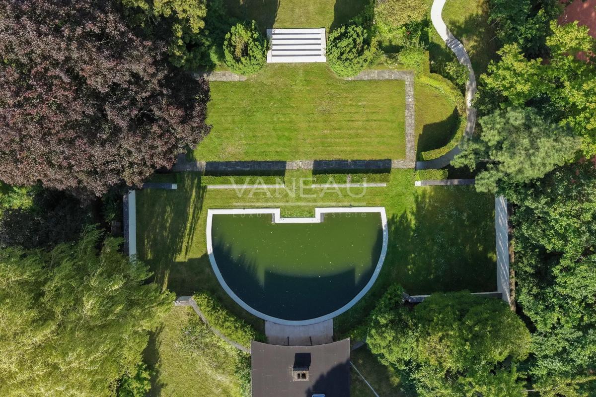 MAGNIFIQUE DEMEURE MODERNISTE DE 615M²