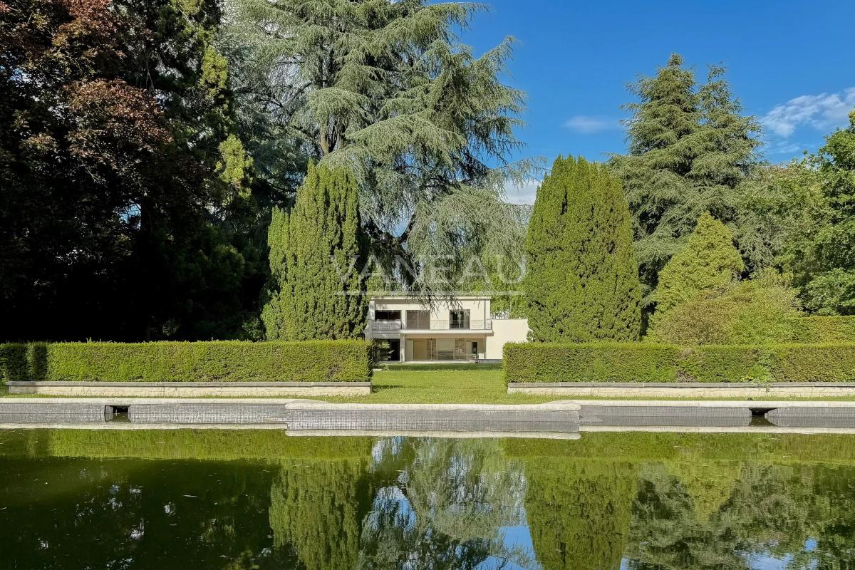 MAGNIFIQUE DEMEURE MODERNISTE DE 615M²