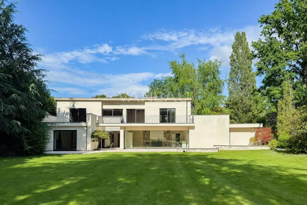 MAGNIFIQUE DEMEURE MODERNISTE DE 615M²