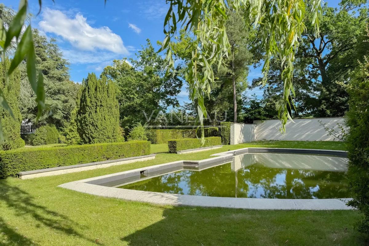 MAGNIFIQUE DEMEURE MODERNISTE DE 615M²