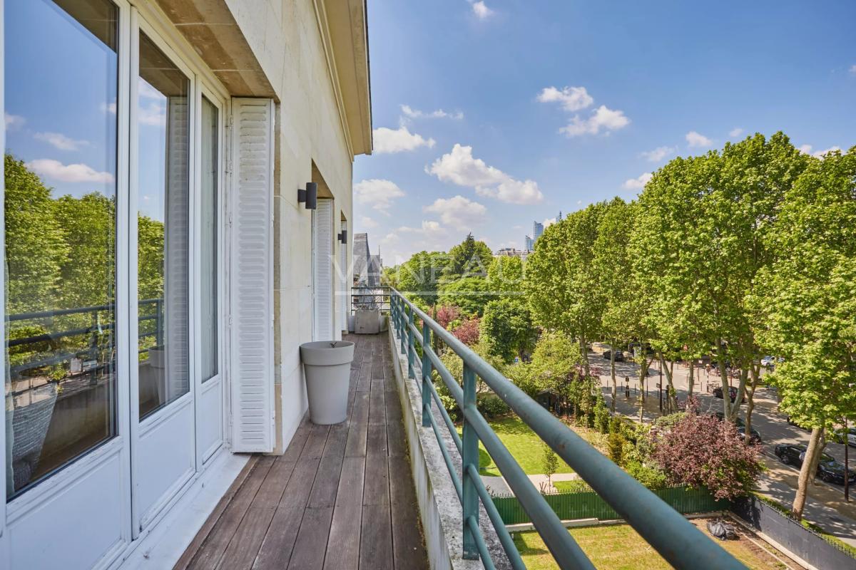 Neuilly sur Seine - Château - Dernier étage terrasse de plain-pied.