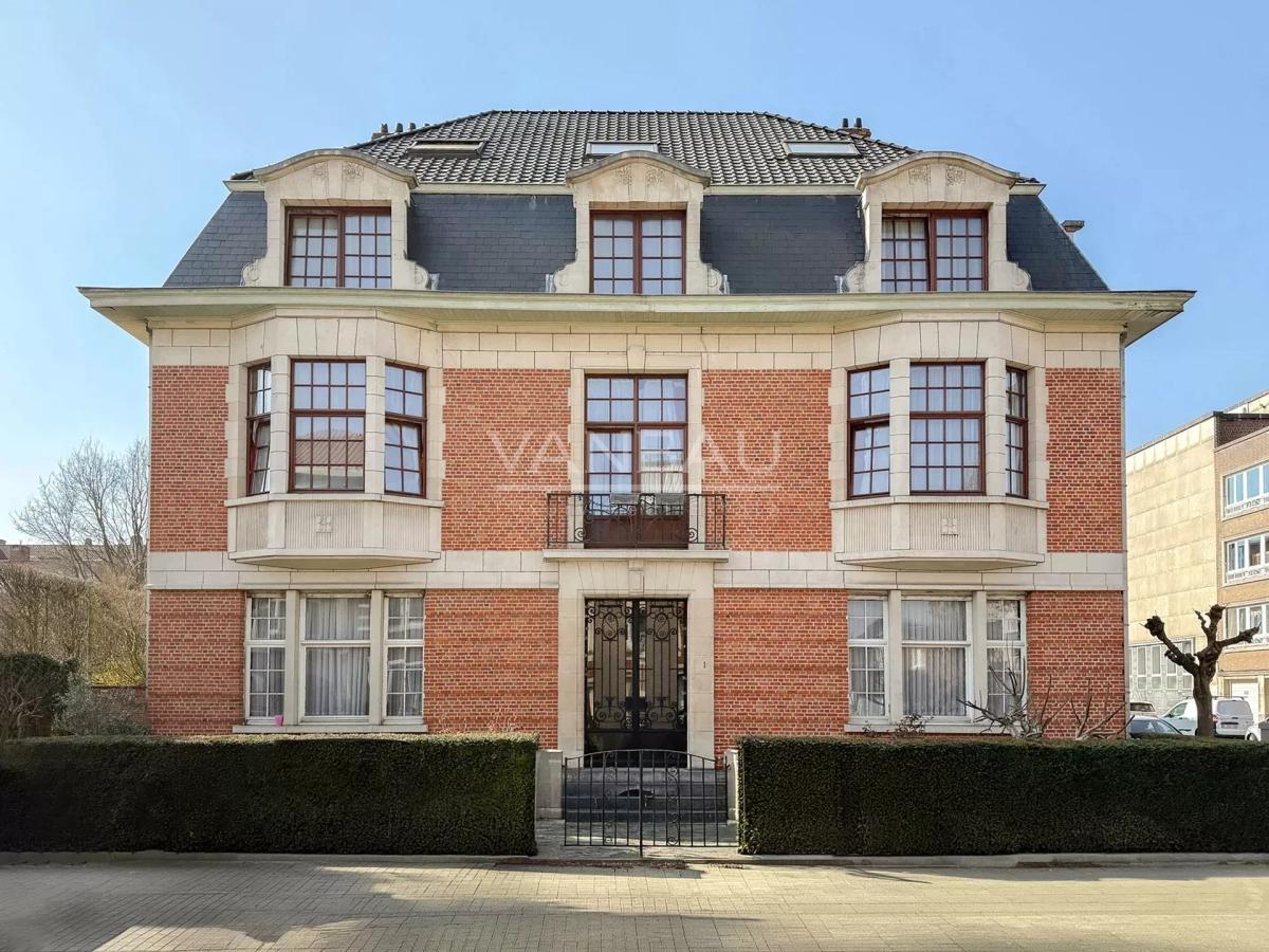 Magnifique Hôtel de maître de ± 600 m², jardin et garage