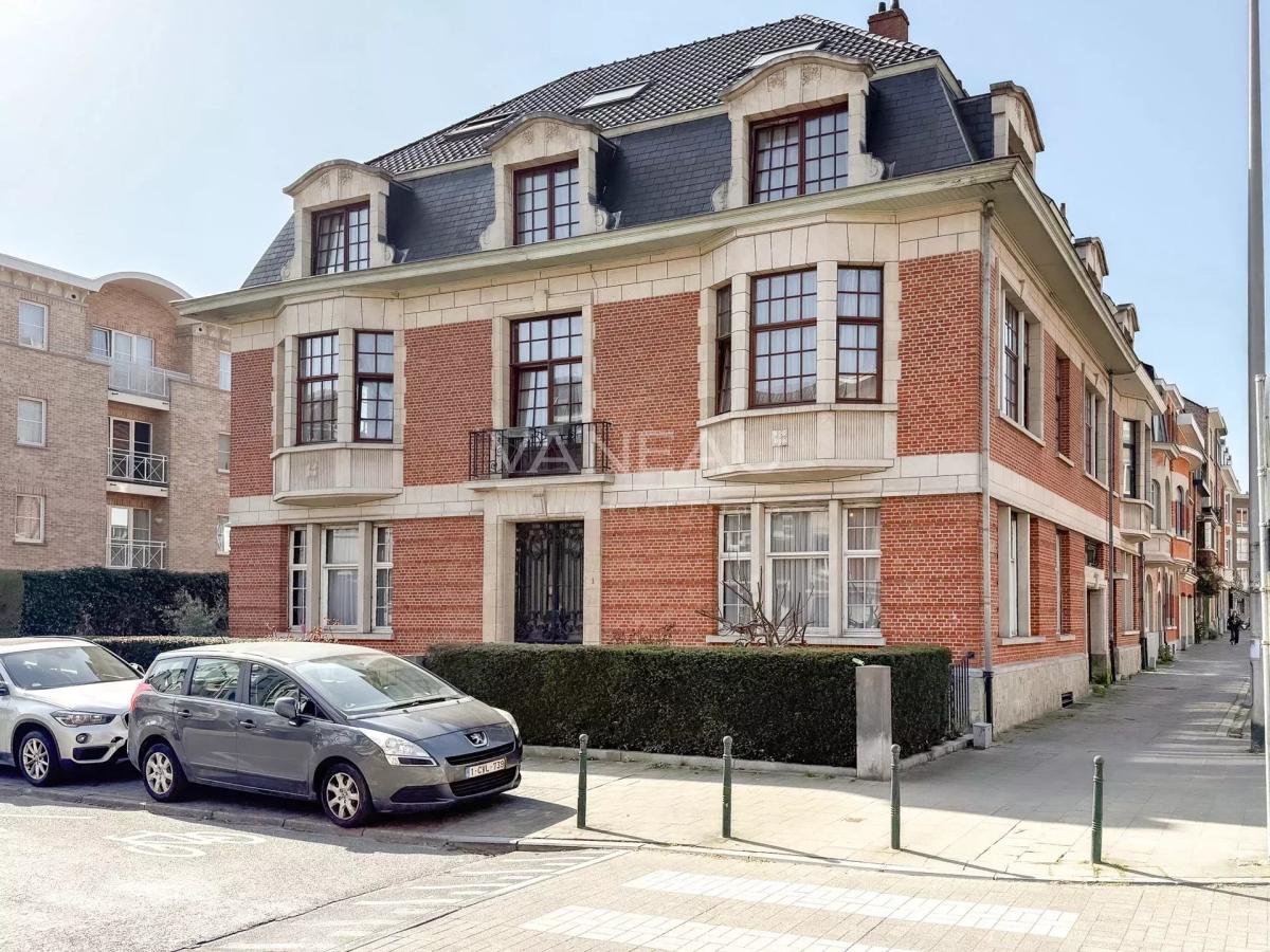 Magnifique Hôtel de maître de ± 600 m², jardin et garage