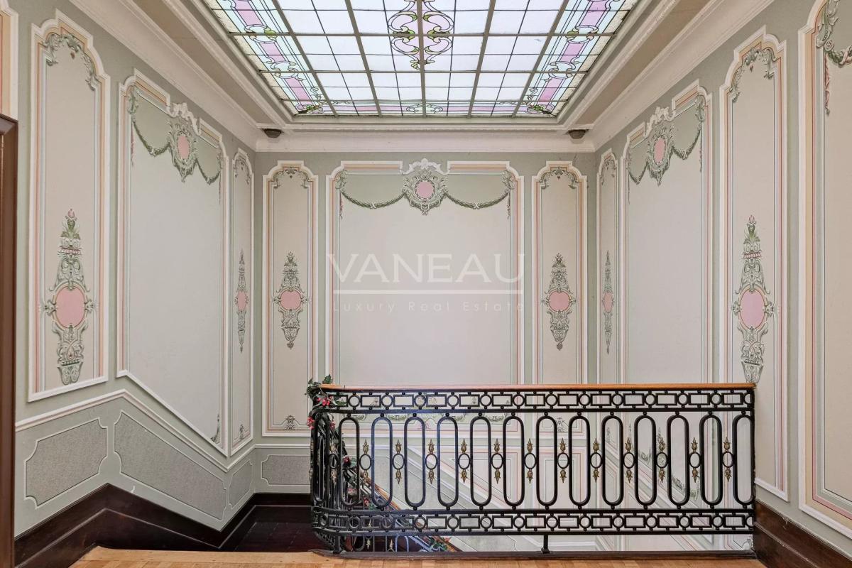 Magnifique Hôtel de maître de ± 600 m², jardin et garage