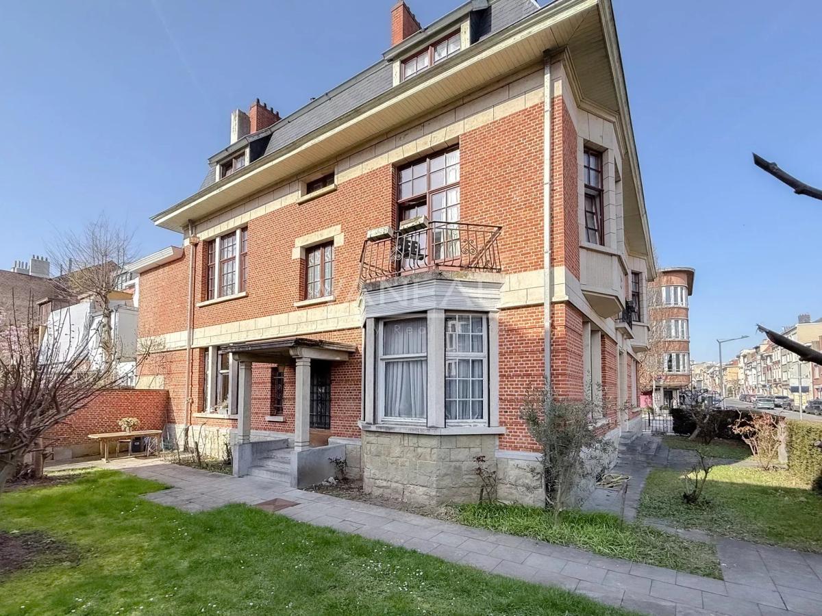 Magnifique Hôtel de maître de ± 600 m², jardin et garage