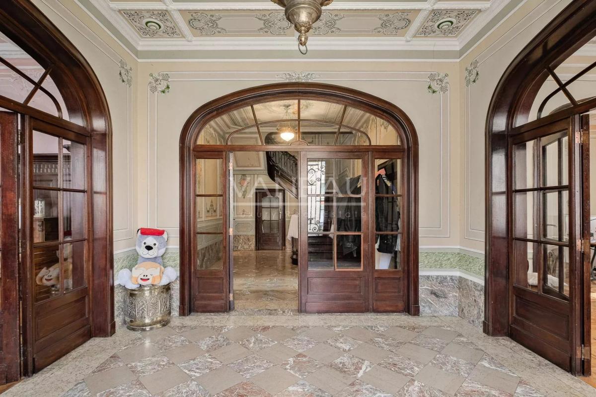 Magnifique Hôtel de maître de ± 600 m², jardin et garage