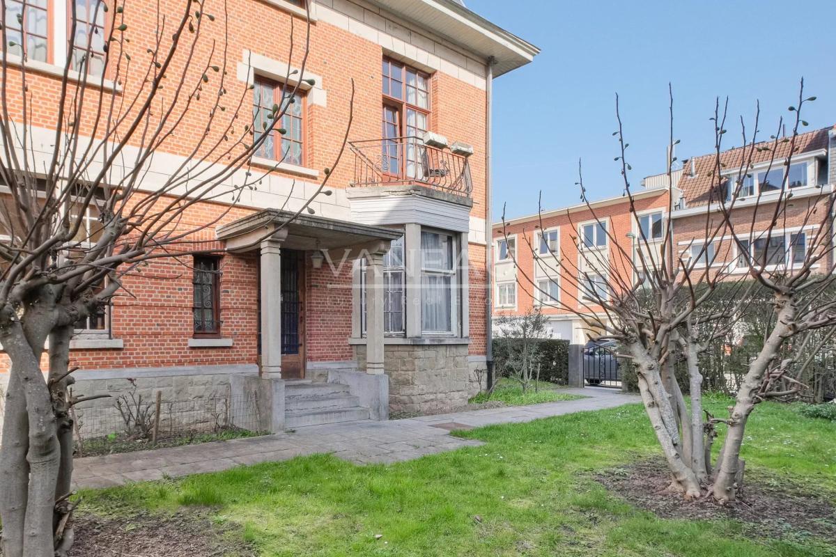 Magnifique Hôtel de maître de ± 600 m², jardin et garage
