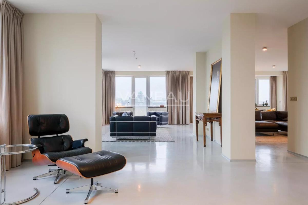 SOMPTUEUX PENTHOUSE AVEC VUE UNIQUE SUR LE CINQUANTENAIRE