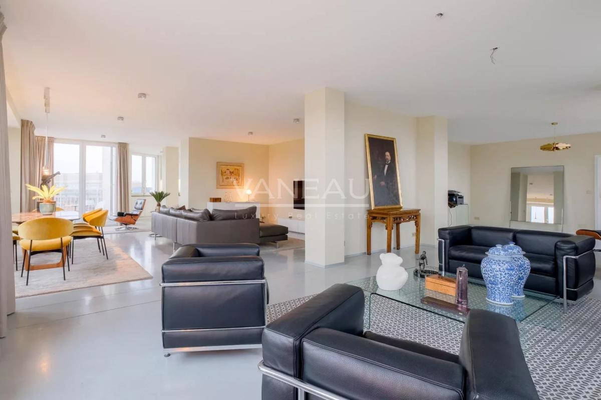 SOMPTUEUX PENTHOUSE AVEC VUE UNIQUE SUR LE CINQUANTENAIRE