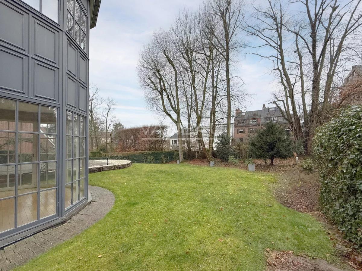 Parc Brugmann - Villa de ± 450 m² bruts avec jardin & garage