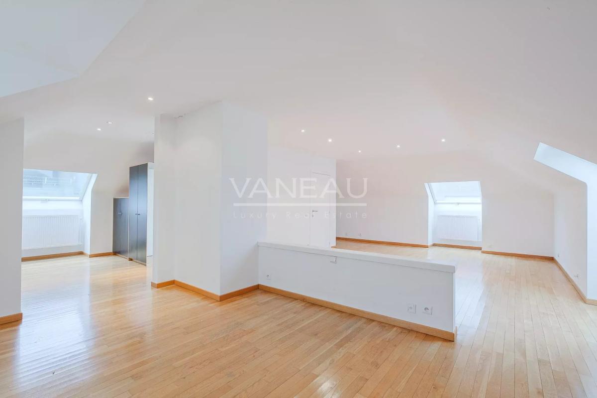 Parc Brugmann - Villa de ± 450 m² bruts avec jardin & garage