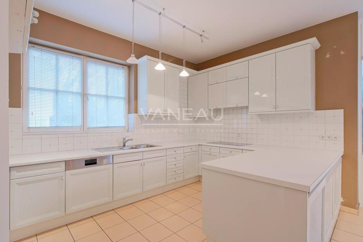 Parc Brugmann - Villa de ± 450 m² bruts avec jardin & garage