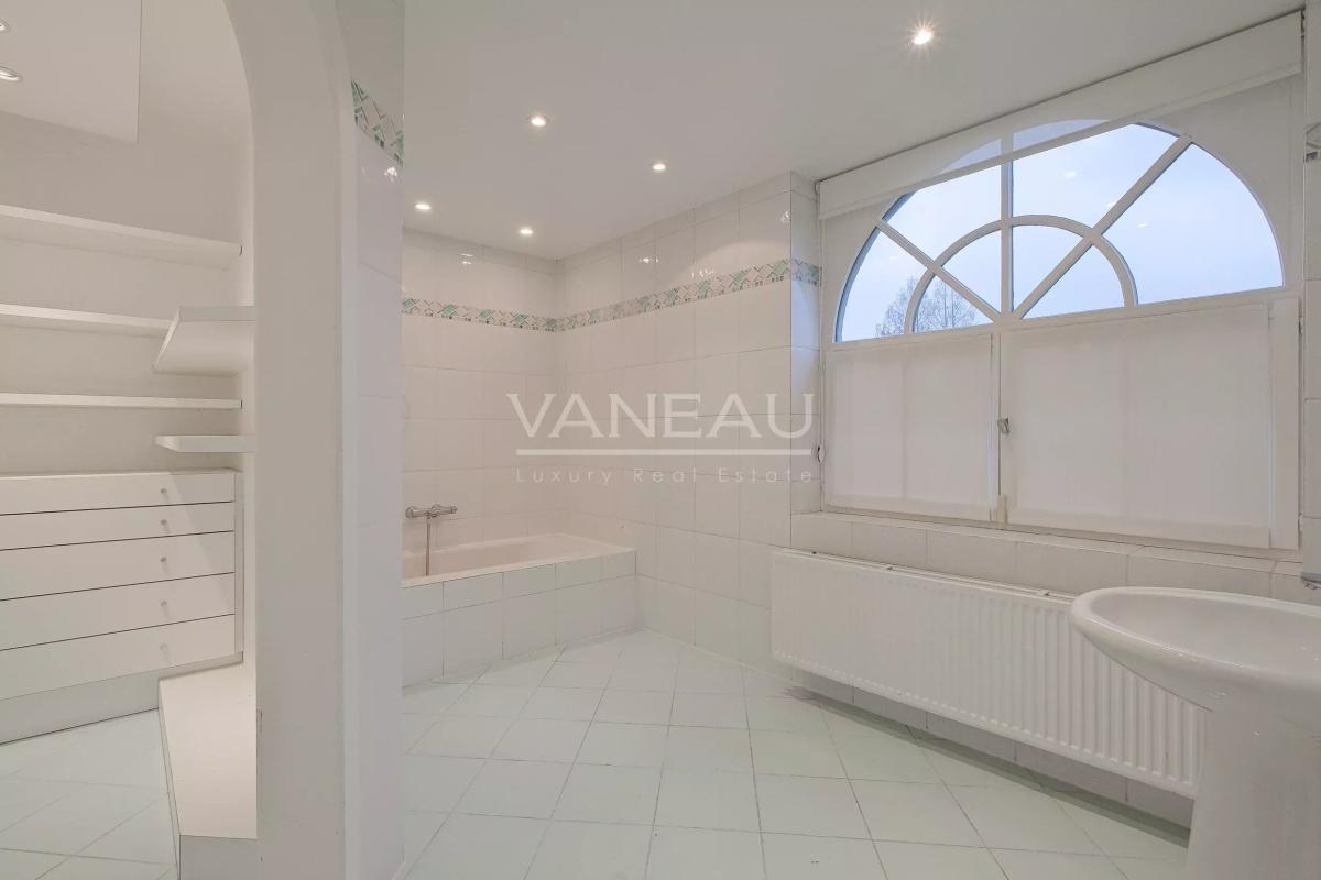 Parc Brugmann - Villa de ± 450 m² bruts avec jardin & garage