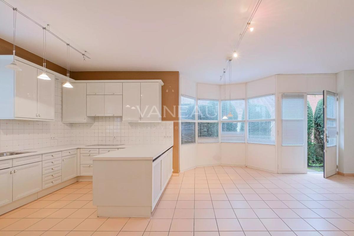 Parc Brugmann - Villa de ± 450 m² bruts avec jardin & garage