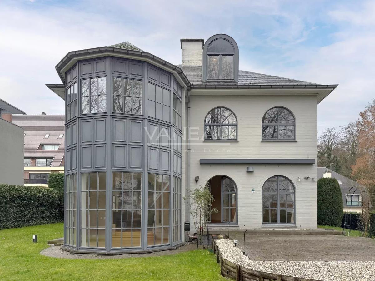 Parc Brugmann - Villa de ± 450 m² bruts avec jardin & garage