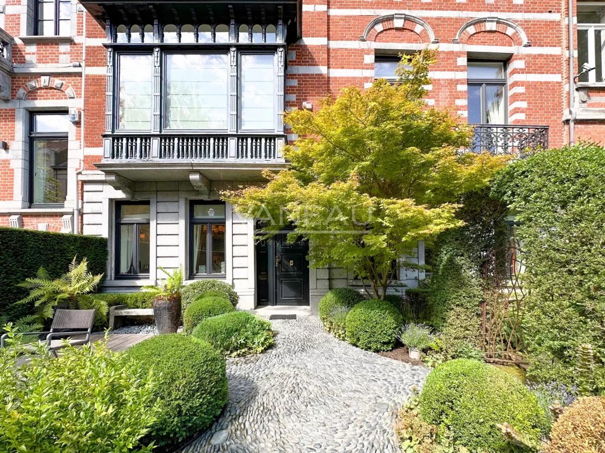 ETANGS D'IXELLES, SUPERBE HÔTEL DE MAÎTRE