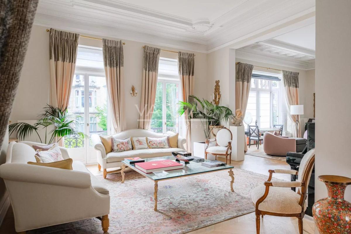 ETANGS D'IXELLES, SUPERBE HÔTEL DE MAÎTRE