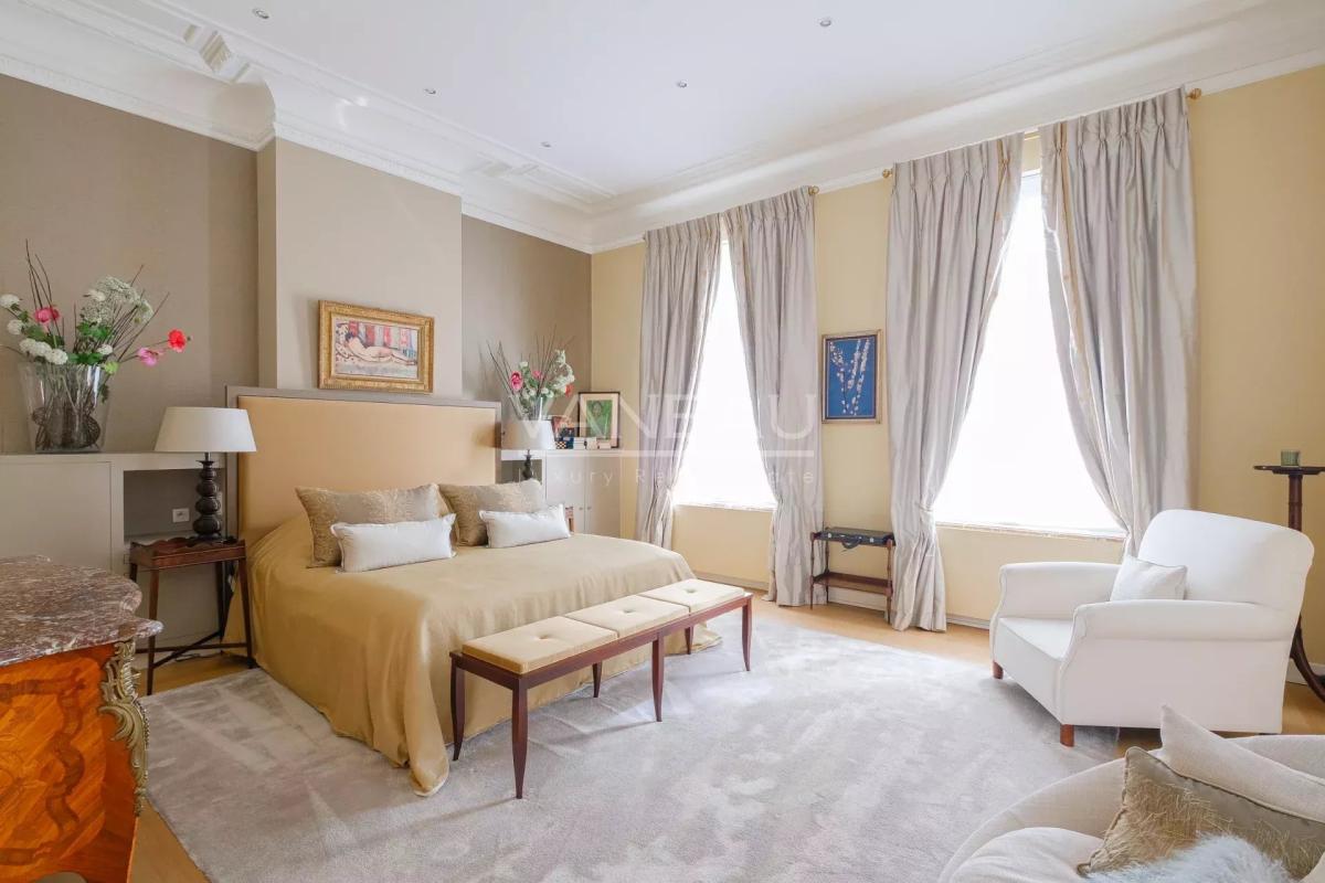 ETANGS D'IXELLES, SUPERBE HÔTEL DE MAÎTRE