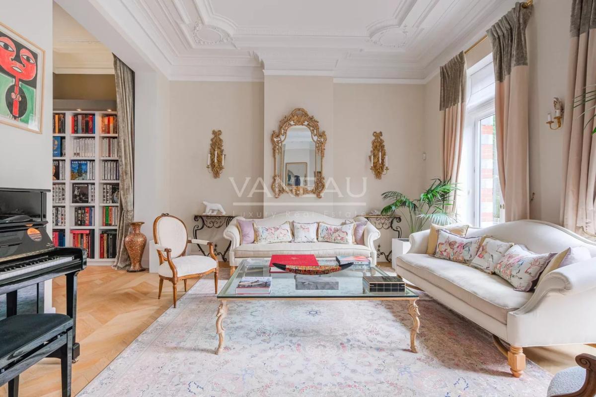 ETANGS D'IXELLES, SUPERBE HÔTEL DE MAÎTRE
