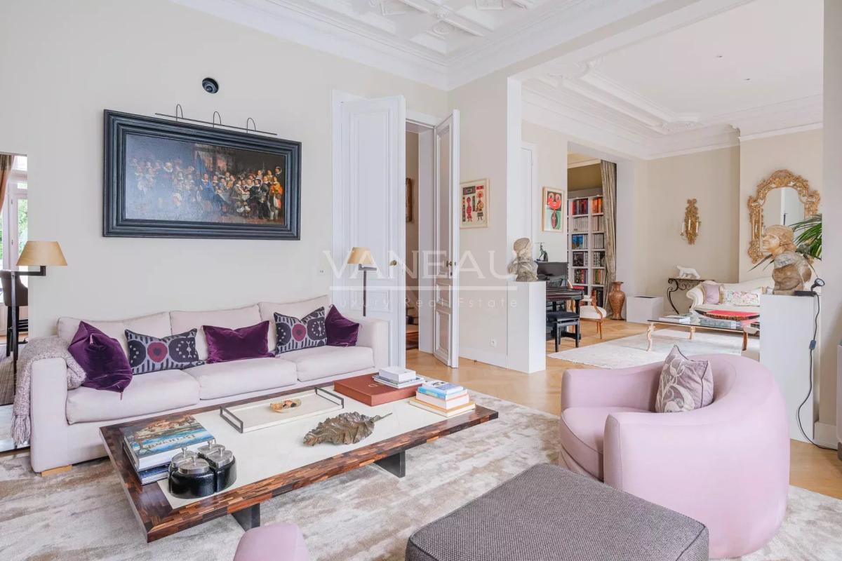 ETANGS D'IXELLES, SUPERBE HÔTEL DE MAÎTRE