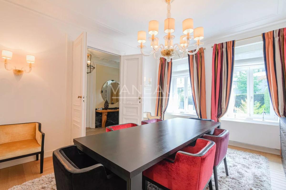 ETANGS D'IXELLES, SUPERBE HÔTEL DE MAÎTRE