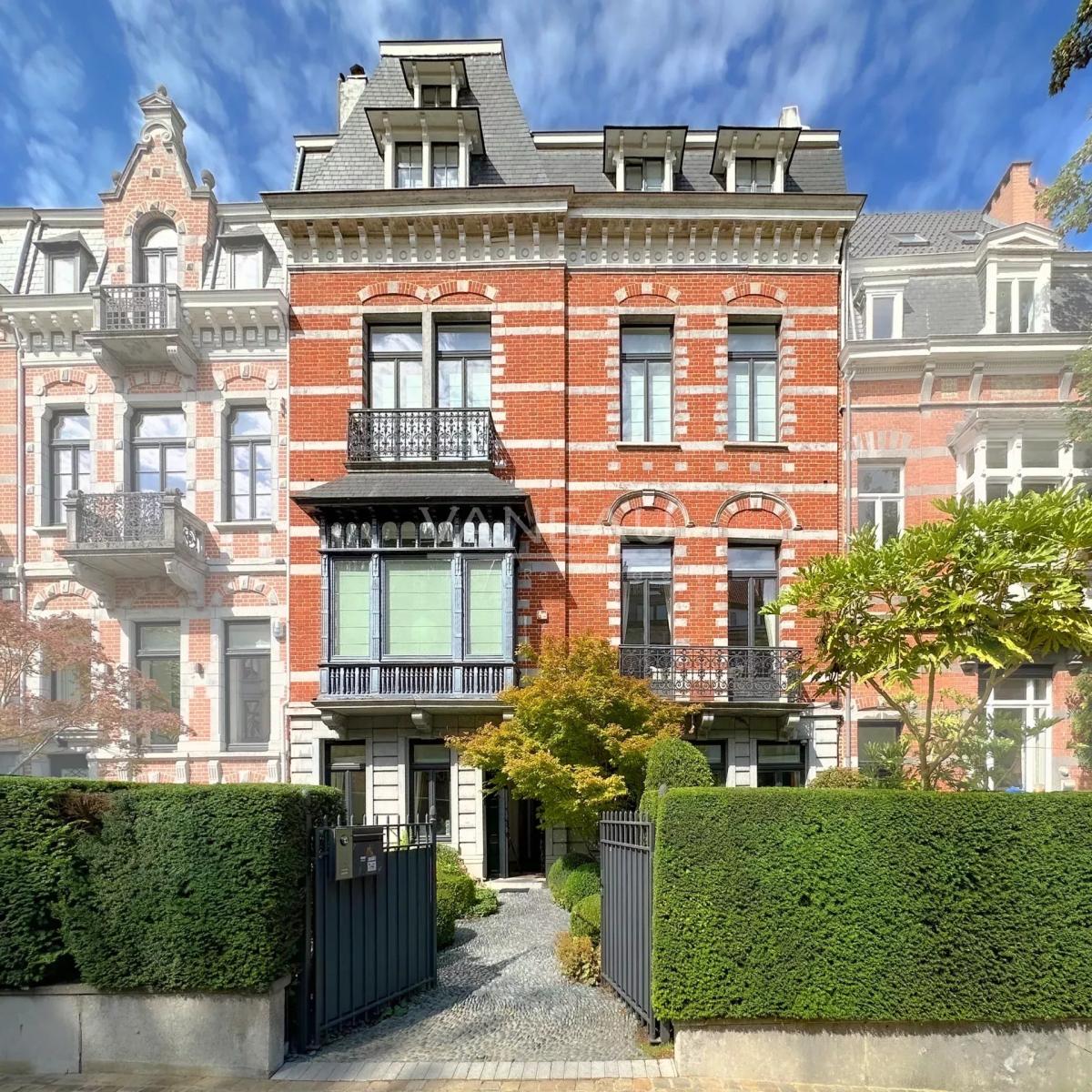 ETANGS D'IXELLES, SUPERBE HÔTEL DE MAÎTRE