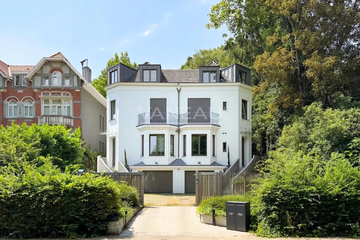 SPLENDIDE VILLA NEUVE DE ± 690 M² BRUTS AVEC JARDIN & PISCINE