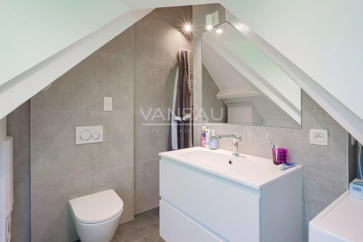 SPLENDIDE VILLA NEUVE DE ± 690 M² BRUTS AVEC JARDIN & PISCINE