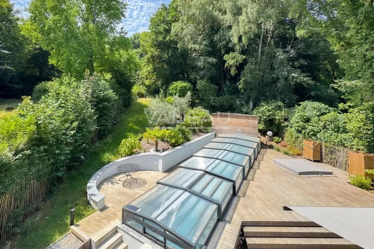 SPLENDIDE VILLA NEUVE DE ± 690 M² BRUTS AVEC JARDIN & PISCINE