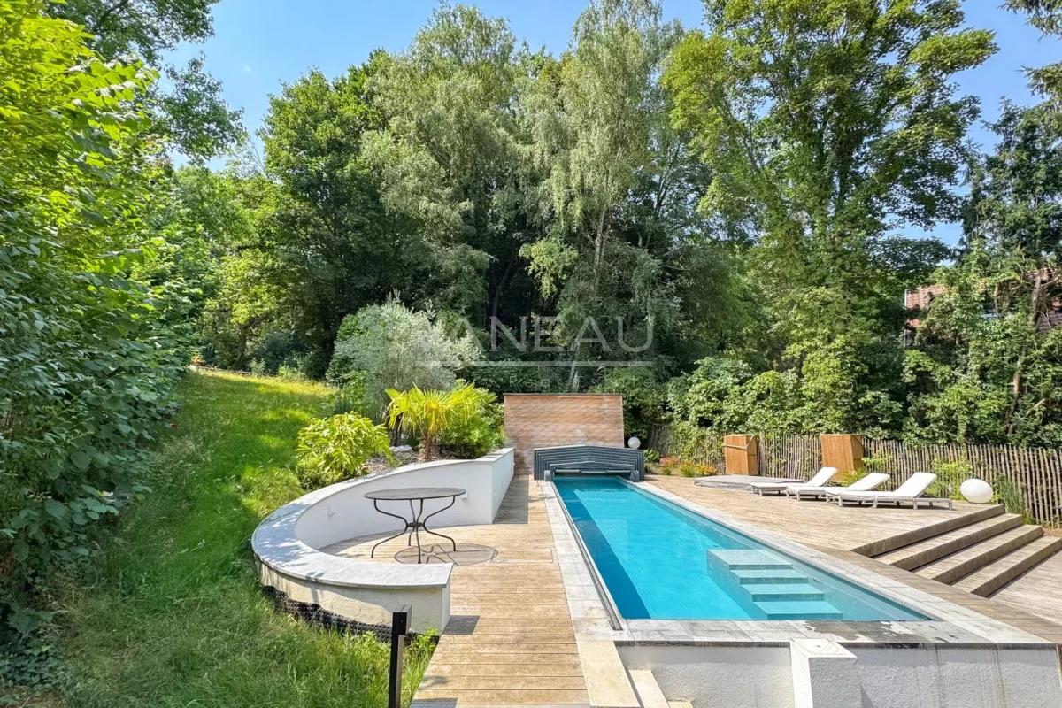 SPLENDIDE VILLA NEUVE DE ± 690 M² BRUTS AVEC JARDIN & PISCINE