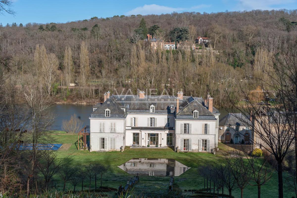 En bord de Seine, à proximité immédiate de Fontainebleau
