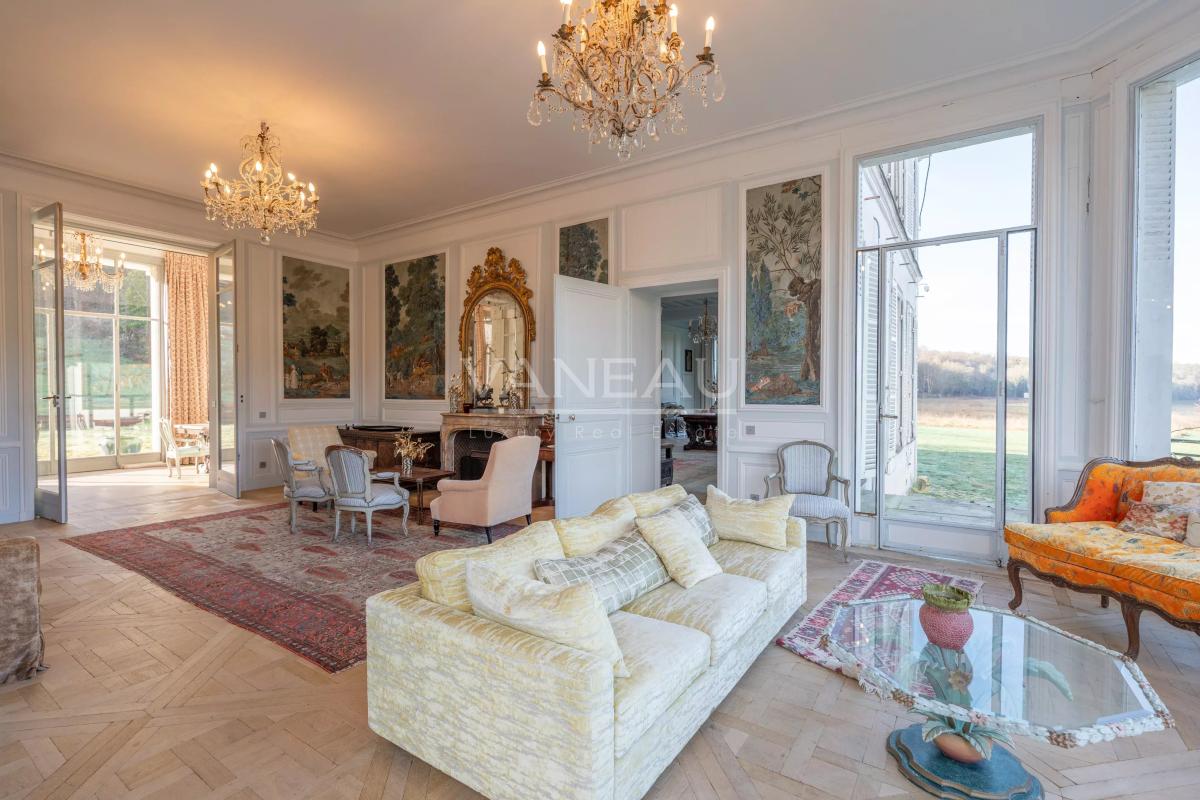 En bord de Seine, à proximité immédiate de Fontainebleau