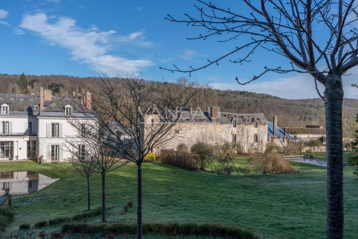 En bord de Seine, à proximité immédiate de Fontainebleau