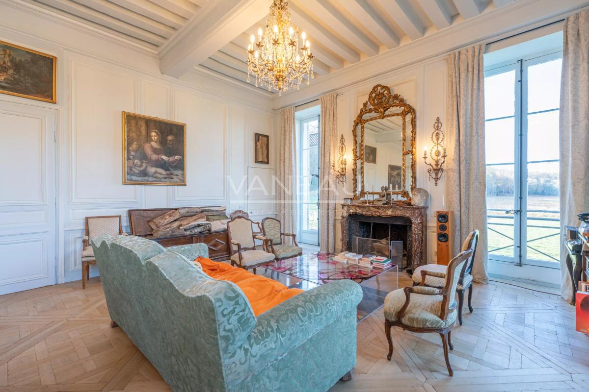 En bord de Seine, à proximité immédiate de Fontainebleau