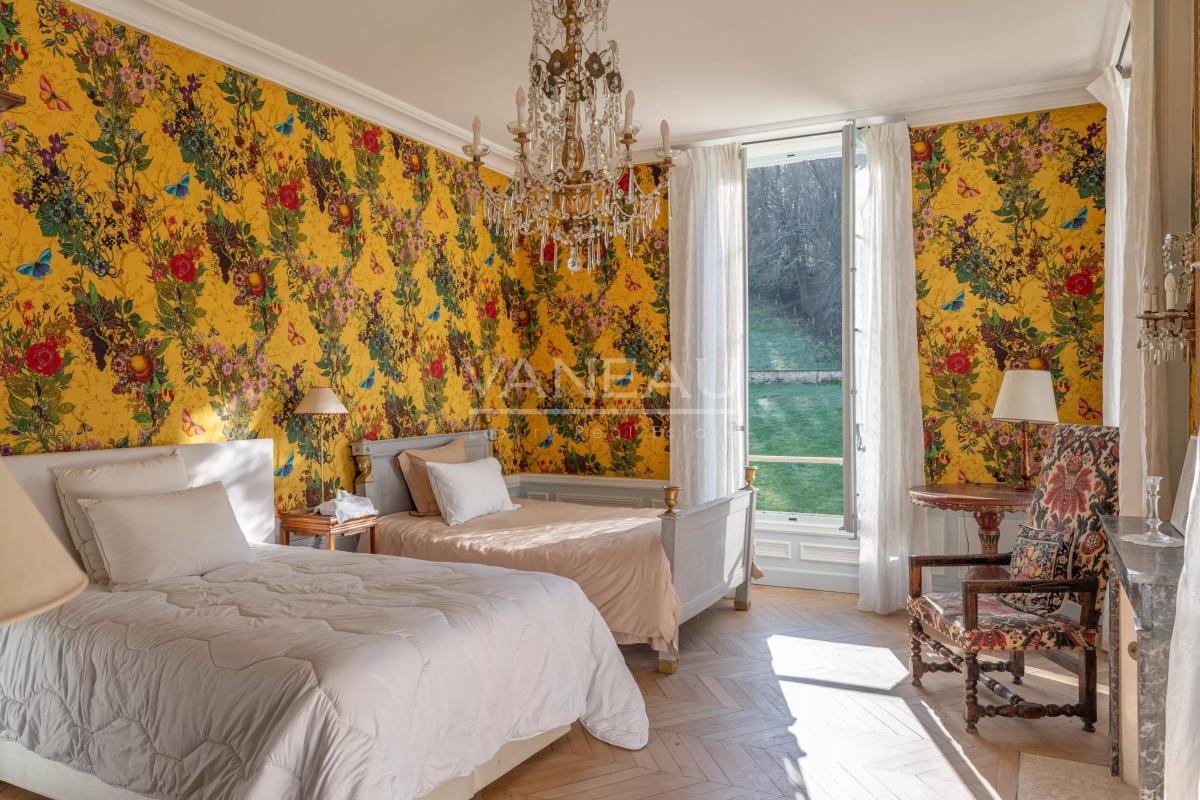 En bord de Seine, à proximité immédiate de Fontainebleau